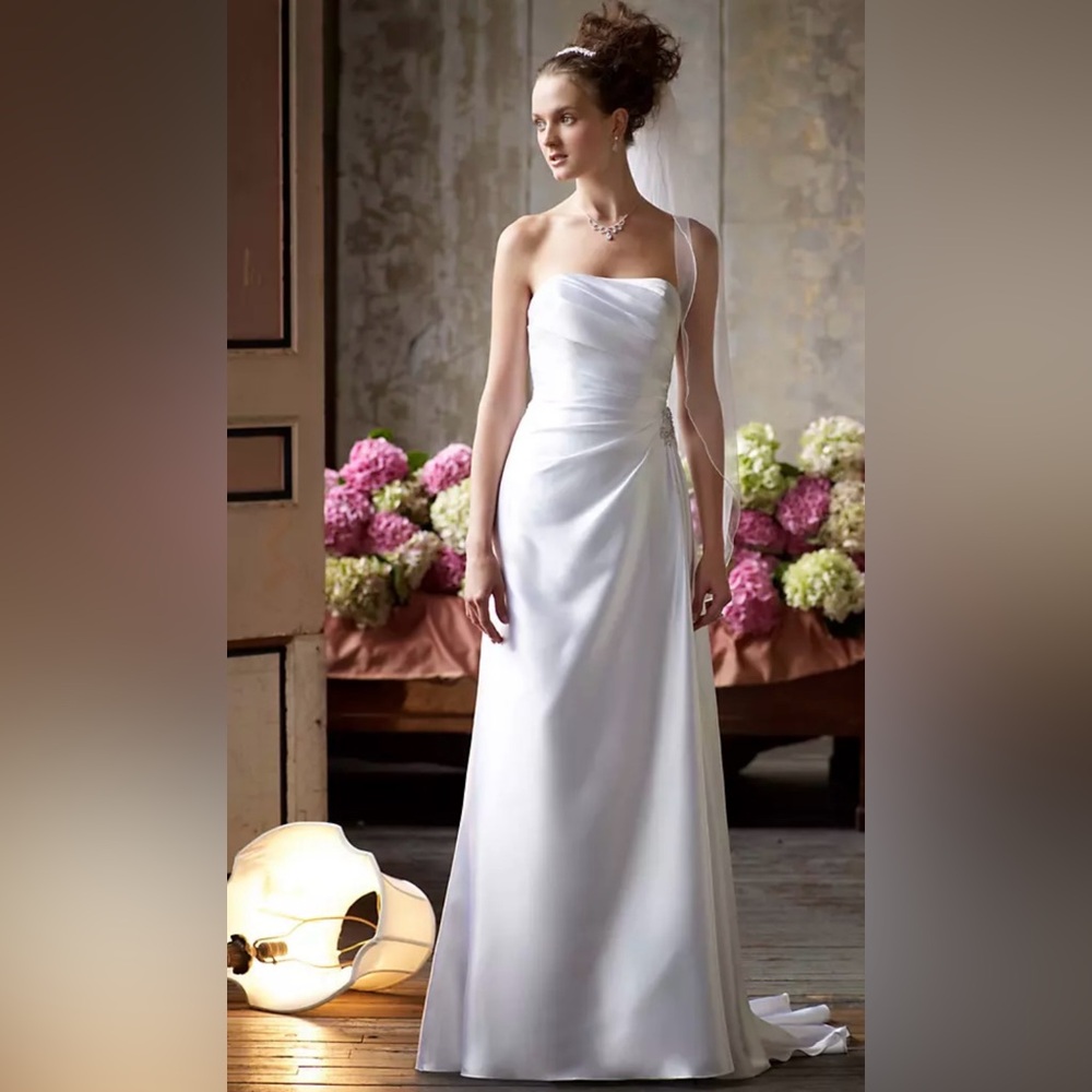 David’s Bridal Stunning White Satin Wedding Dress Clean lines